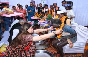 BJP विधायक भावना बोहरा ने पैर धोकर किया स्वागत, 125 आदिवासी लौटे अपने घर और अपनाए हिंदू धर्म