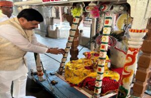 मुख्यमंत्री डॉ. यादव ने ऐतिहासिक और धार्मिक धरोहर गोपाल मंदिर का किया औचक निरीक्षण