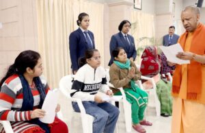 मां ने लगाई मासूम के जीवन की गुहार, सीएम योगी ने तत्काल करवाई इलाज की व्यवस्था