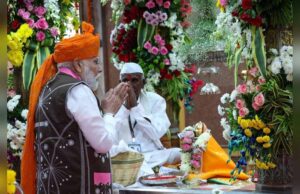 नर्मदा जिले में पीएम मोदी ने भगवान बिरसा मुंडा को नमन किया, देवमोगरा मंदिर में की पूजा