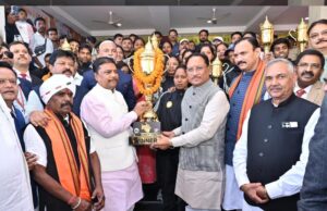 रायपुर : मुख्यमंत्री ने ऑल इंडिया फ़ॉरेस्ट स्पोर्ट्स मीट के विजेता खिलाड़ियों से मुलाकात कर दी बधाई