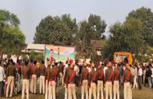 नक्सली मुठभेड़ में शहीद आशीष शर्मा को दी गई अंतिम सलामी, कैबिनेट मंत्री प्रहलाद पटेल ने अर्पित की श्रद्धांजलि