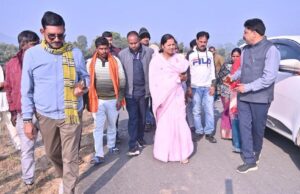 रायपुर : मंत्री श्रीमती लक्ष्मी राजवाड़े ने ओड़गी में सड़क एवं पुलिया निर्माण का किया औचक निरीक्षण