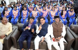 विश्व चैंपियन क्रांति गौड़ का भोपाल में सम्मान, CM ने पिता की पुलिस सेवा में बहाली की घोषणा की