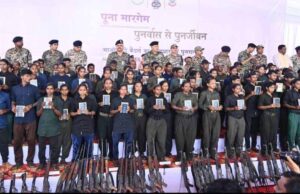 नारायणपुर में सुरक्षाबलों की बड़ी कामयाबी: 89 लाख के इनामी समेत 28 माओवादी सरेंडर