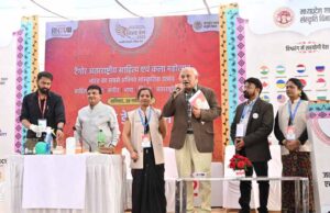 विश्वरंग 2025 के अंतिम दिन की शुरुआत सितार-साधना से, अनिरुद्ध जोशी ने मोहा मन
