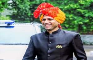 दतिया में कलेक्टर का निर्णय: महापुरुषों व संतों की प्रतिमाओं के सामने पोस्टर-बैनर लगाने पर रोक, उल्लंघन पर होगी कार्रवाई