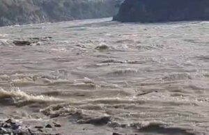 चिनाब में तूफानी उफान से हड़कंप, बढ़ा जलस्तर, प्रशासन अलर्ट मोड पर