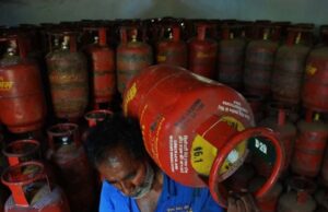हर घर में दो सिलेंडर! डेढ़ करोड़ घरों में PNG कनेक्शन, जानें देश में कुल LPG सिलेंडर की संख्या