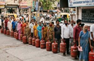 LPG संकट LIVE: रसोई गैस नहीं मिल रही, सिलेंडर ब्लैक मार्केट में 300 रुपये किलो