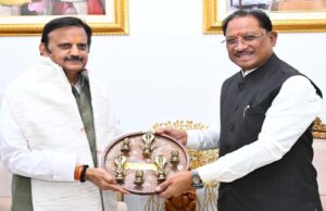 मुख्यमंत्री से मध्यप्रदेश के उपमुख्यमंत्री राजेंद्र शुक्ला ने की सौजन्य मुलाकात