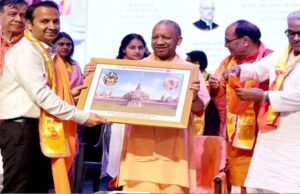लखनऊ में आयोजित गुरु गोरखनाथ स्वास्थ्य सेवा यात्रा के कार्यकर्ताओं के सम्मान समारोह में सम्मिलित हुए मुख्यमंत्री