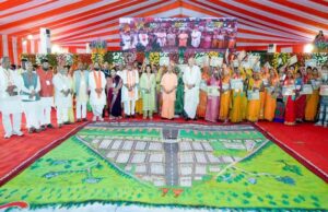 बहराइच में पुनर्वास धनराशि एवं भूमि पट्टों का वितरण किया मुख्यमंत्री योगी आदित्यनाथ ने