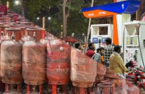 पंपों पर भारी भीड़, भोपाल-इंदौर-उज्जैन में पेट्रोल की 25% ज्यादा बिक्री; LPG सिलेंडर के लिए लंबी लाइनें