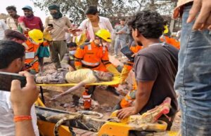 प्रयागराज में दर्दनाक हादसा: अमोनिया गैस टैंक फटने से कोल्ड स्टोरेज ढहा, कई मजदूर मलबे में दबे
