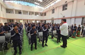 उपमुख्यमंत्री विजय शर्मा ने पुनर्वास केंद्र दंतेवाड़ा में युवाओं से की मुलाकात