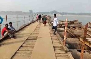 मिर्जापुर में उद्घाटन के 15 दिन बाद ही टूटा गंगा पर बना पीपा पुल, मझवां क्षेत्र का आवागमन ठप