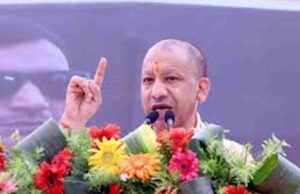 सीएम योगी ने शिवपुर से किया स्कूल चलो अभियान का आगाज, बच्चों को अपने हाथों से परोसा मिड-डे मील