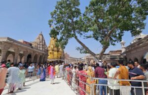 वाराणसी के मंदिरों में दर्शन और गंगा में आस्था की डुबकी लगाने वालों को अब अपने सामान के खोने की चिंता नहीं करनी पड़ेगी