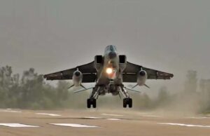 पूर्वांचल एक्सप्रेस-वे पर IAF का दमखम, सुखोई और मिराज की गर्जना से कांपा आसमान