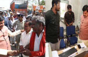 एक्शन में डॉ. मोहन यादव: अचानक खरीदी केंद्र पहुंचे, किसानों के साथ चाय पर चर्चा, CM ने पूछी भुगतान और तौल व्यवस्था