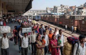 सूरत में गैस संकट से हाहाकार, सिलेंडर की कमी से हजारों श्रमिकों का पलायन