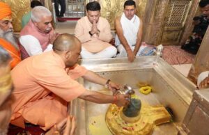 बाबा विश्वनाथ और कालभैरव के दरबार में सीएम योगी, वाराणसी में की पूजा