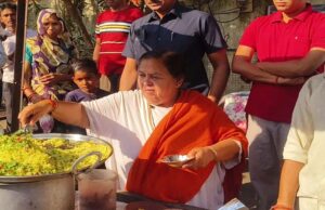 उमा भारती हाथठेला वालों के समर्थन में उतरीं, बंगले के सामने पोहा-जलेबी की दुकान लगाकर प्रशासन से की अपील