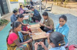 उत्तर बस्तर कांकेर : विशेष लेख : कभी बंदूक थामकर हिंसा करने वाले माओवादी अब सीख रहे हुनर