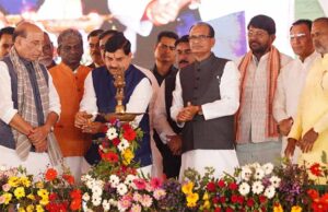 किसान देश की अर्थव्यवस्था की रीढ़, किसानों के विकास के लिए हम हैं प्रतिबद्ध : केन्द्रीय रक्षा मंत्री सिंह