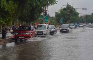 लखनऊ में तूफान का कहर: दिन में छाया अंधेरा, सैकड़ों पेड़ गिरे