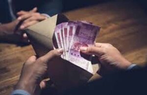 गोरखपुर थाने में रिश्वतखोरी का वीडियो वायरल, पासपोर्ट सत्यापन के नाम पर वसूली का आरोप