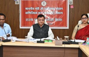 मदिरा के अवैध परिवहन एवं बिक्री पर रोक लगाए: आबकारी मंत्री देवांगन