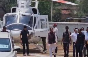 सरगुजा के ग्राम सिलमा में अचानक उतरा मुख्यमंत्री साय का हेलीकॉप्टर, खाट पर बैठकर सुनी ग्रामीणों की समस्याएं