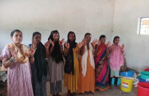 बीजापुर में रेड डॉट अभियान ने पकड़ी रफ्तार- गांव-गांव तक पहुँच रहा माहवारी स्वच्छता का संदेश