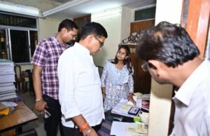 डायवर्सन मामलों में लापरवाही पर भड़के मंत्री टंकराम वर्मा, SDM को लगाई फटकार