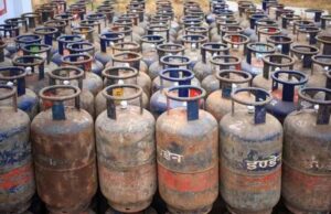 LPG 5KG सिलेंडर की कीमतों में 261 रुपये की बढ़ोतरी, प्रवासी मजदूरों पर महंगाई का बड़ा असर