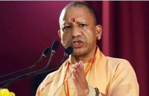 मऊ में CM योगी का सख्त संदेश, बोले- अब खुली जीप में असलहा लहराने की हिम्मत नहीं किसी माफिया में