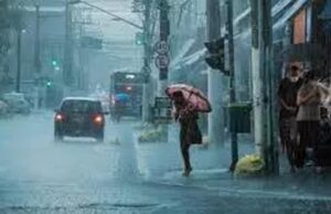 Aaj Ka Mausam: IMD का रेड अलर्ट जारी, आंधी-तूफान और भारी बारिश को लेकर बड़ी चेतावनी