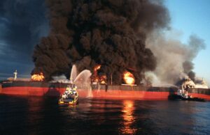 Iran-US War: फिर बंद हुआ होर्मुज, समंदर में अमेरिका-ईरान आमने-सामने; UN में भारत का कड़ा संदेश, 3 भारतीय क्रू का मामला गंभीर