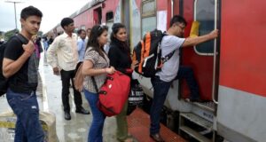 वेटिंग टिकट यात्रियों के लिए खुशखबरी! अब चलती ट्रेन में भी बुक कर सकेंगे कन्फर्म सीट