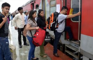 वेटिंग टिकट यात्रियों के लिए खुशखबरी! अब चलती ट्रेन में भी बुक कर सकेंगे कन्फर्म सीट