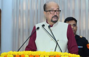जीवन में ऐसा कार्य करें जिसमें केवल पाना नहीं, समाज को कुछ देना हो- राज्यपाल रमेन डेका