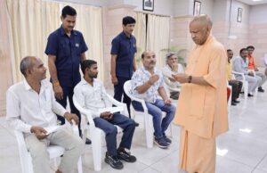 लखनऊ में ‘जनता दर्शन’: सीएम योगी ने सुनीं फरियादियों की समस्याएं