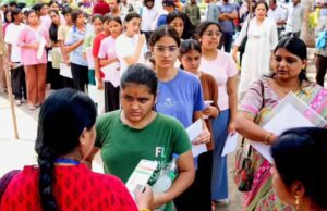 साल में 2-3 बार हो NEET परीक्षा? छात्रों के दबाव कम करने की उठी मांग