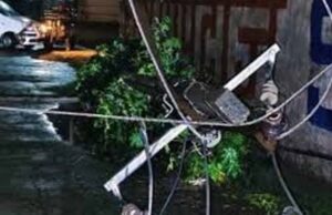 बरेली में आंधी का कहर: 419 बिजली पोल टूटे, 23 ट्रांसफार्मर फेल, शहर अंधेरे में