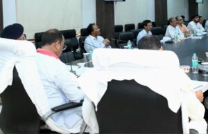 अंतिम व्यक्ति तक पहुंचे योजनाओं का लाभ, अधिकारी फील्ड में दिखाएं ज्यादा सक्रियता : अरुण साव