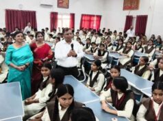 सड़क चौड़ीकरण में घर टूटने पर छात्रा का सवाल, इंदौर कलेक्टर से पूछा- विकास के नाम पर मकान तोड़ना जरूरी है क्या?