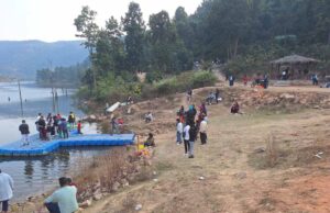 सूरजपुर में ’मुस्कान समूह की महिलाओं ने बोटिंग से बदली अपनी तकदीर’