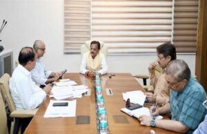 स्वास्थ्य अधोसंरचना विकास कार्य समय-सीमा में गुणवत्ता के साथ पूरे किए जाएँ : उप मुख्यमंत्री शुक्ल